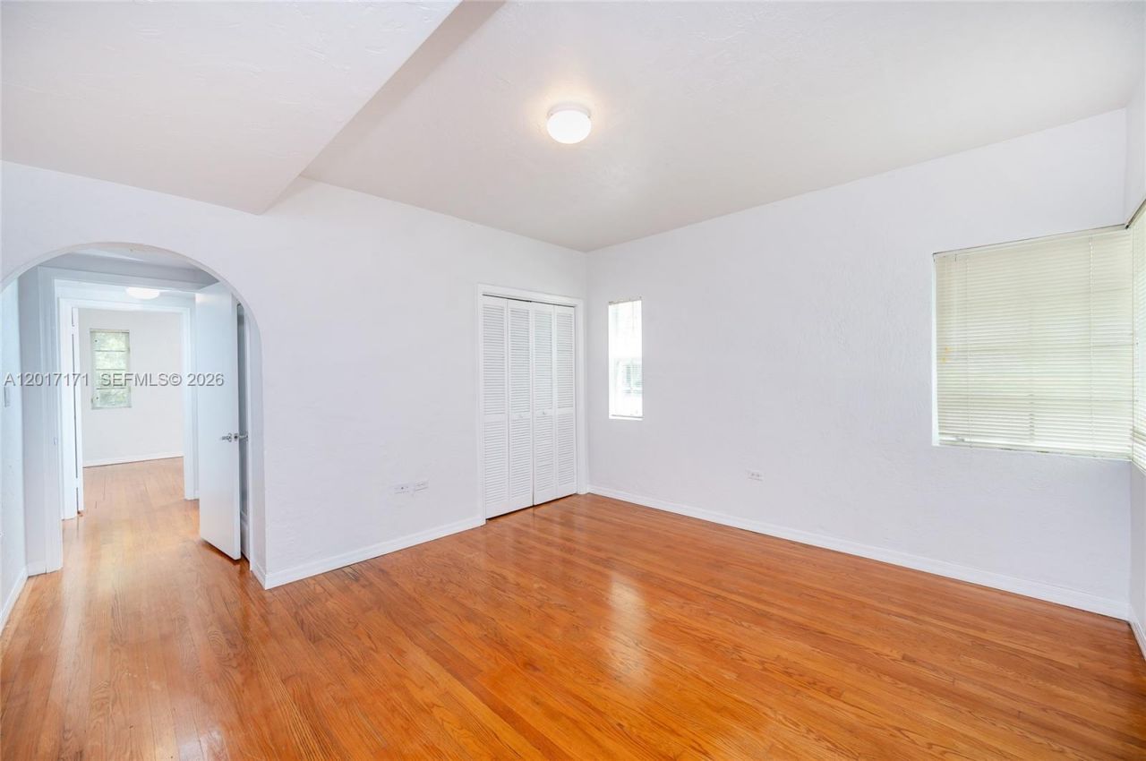 32 Calabria Ave, Unit 1, Coral Gables, FL 33134 Photo