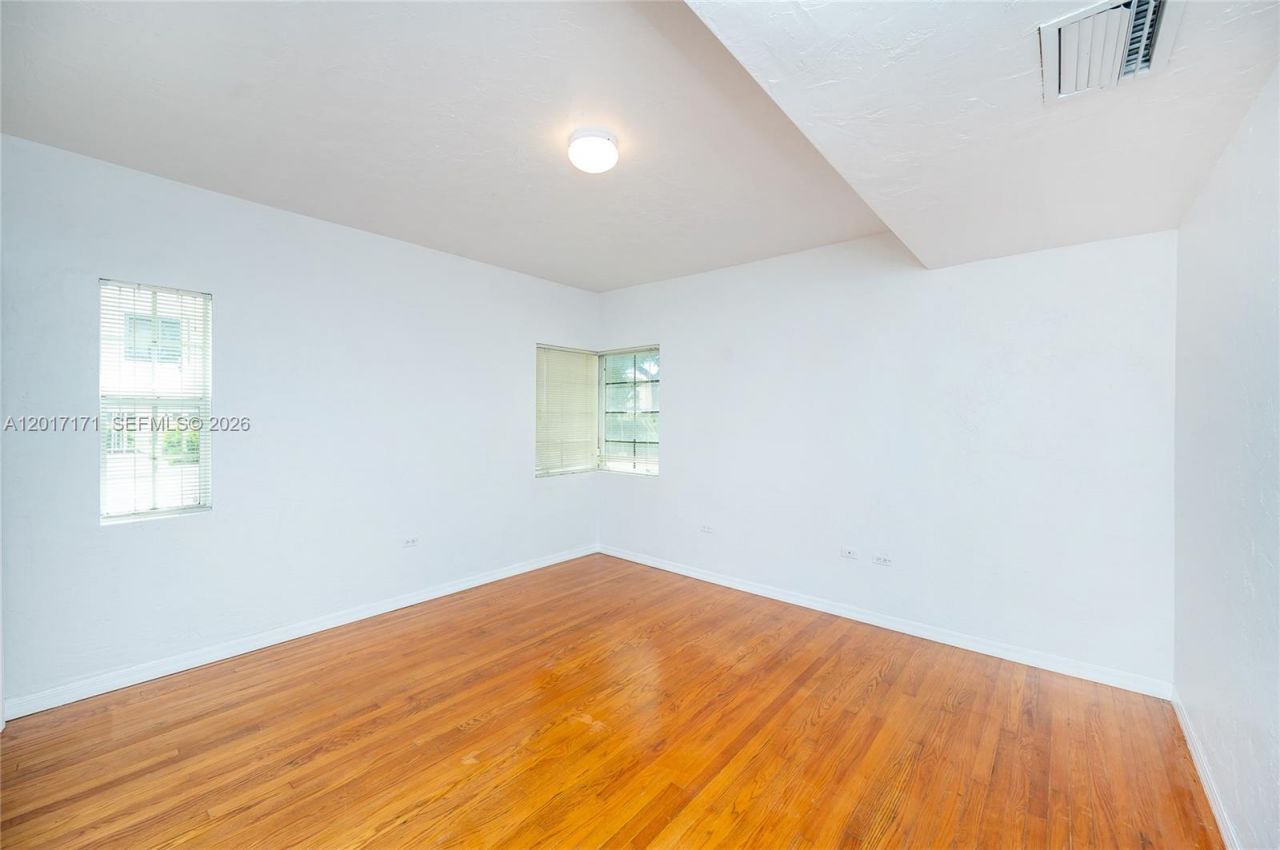 32 Calabria Ave, Unit 1, Coral Gables, FL 33134 Photo