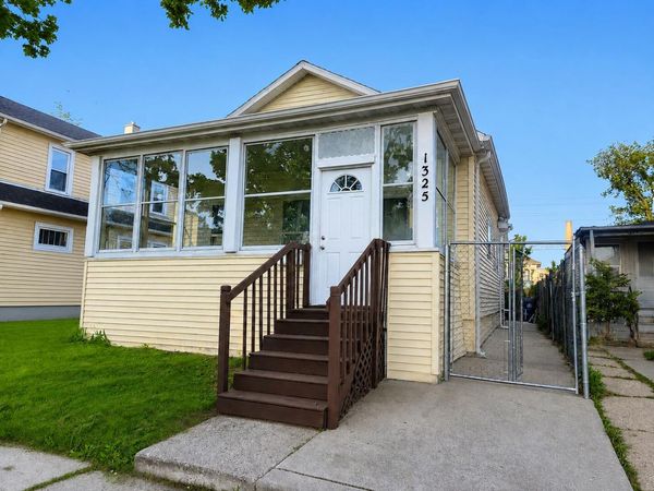 1325 Villa St, Racine, WI 53403