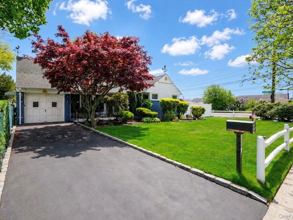 1221 Wantagh Oaks Gate, Wantagh, NY 11793