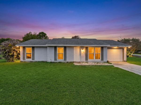 1802 SE Vesthaven Court, Port St. Lucie, FL 34952