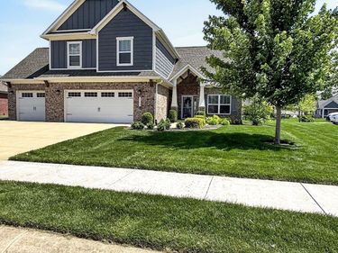 1069 Forest Glen Drive, Greenfield, IN 46140