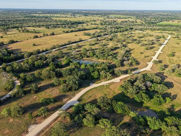 382 Main Loop Loop , Waelder, TX 78959