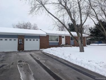 2897 Spring Hill Drive, Genoa Twp, MI 48843