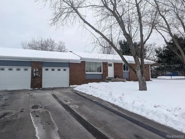2897 Spring Hill Drive, Genoa Twp, MI 48843