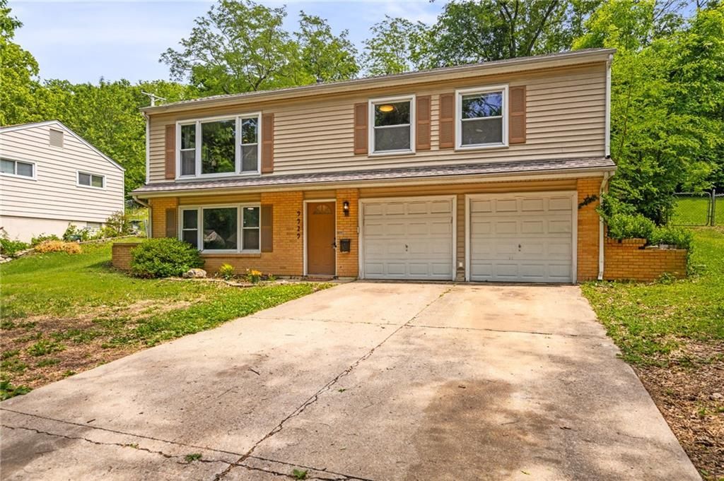 9929 Harrison Street, Kansas City, MO 64131 Main Photo