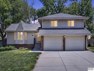 819 Tara Road, Papillion, NE 68046