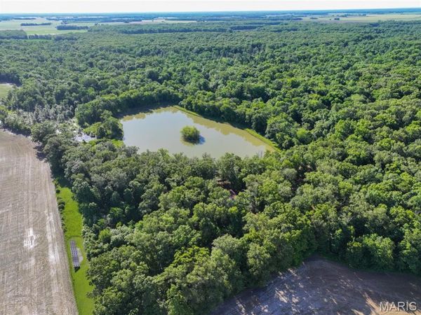 2040 Schlager Road , Elkville, IL 62932