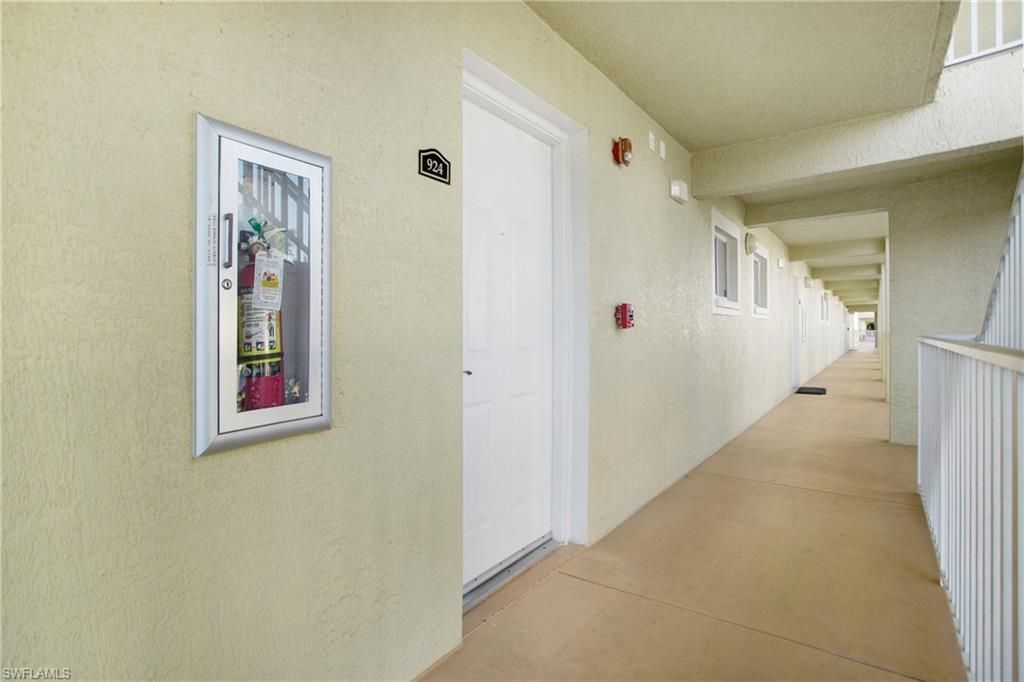 8271 Key Royal Cir, Unit 924, Naples, FL 34119 Photo