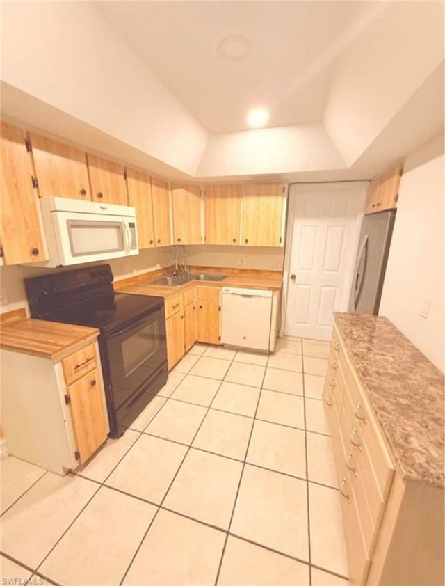 250 10th St Ne, Naples, FL 34120 Photo