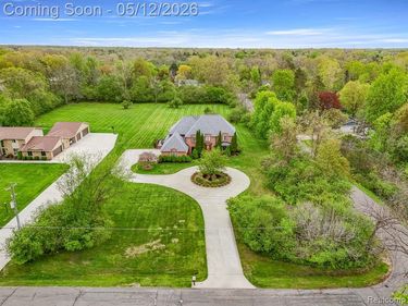 30060 Bristol Lane, Bingham Farms Vlg, MI 48025