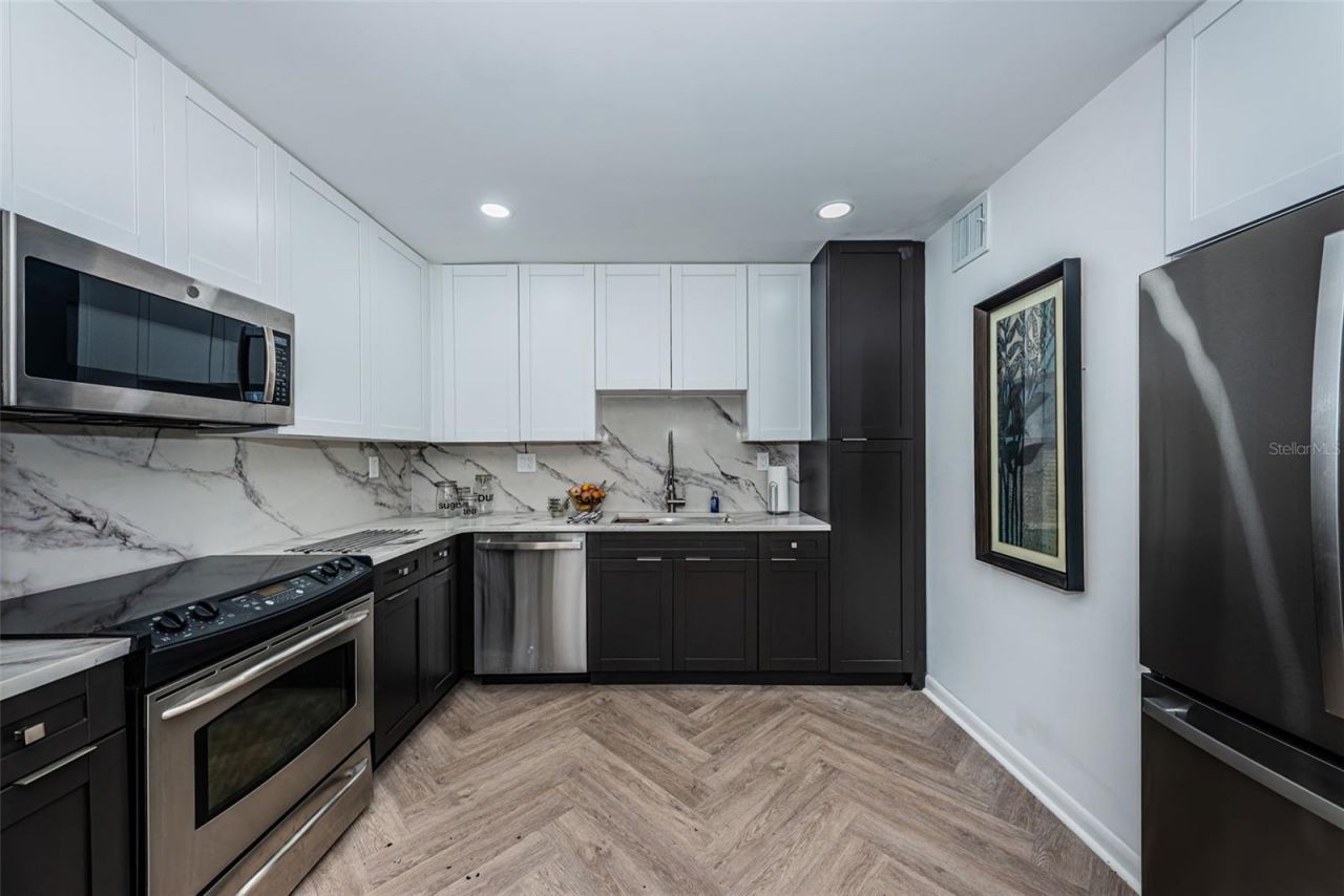 781 Village Lake Terrace N, Unit 101A, Saint Petersburg, FL 33716 Photo