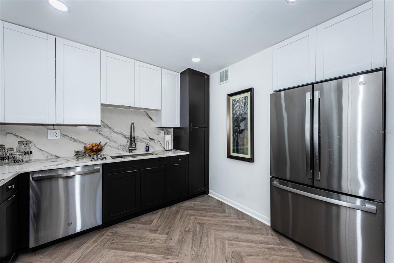 781 Village Lake Terrace N, Unit 101A, Saint Petersburg, FL 33716 Photo