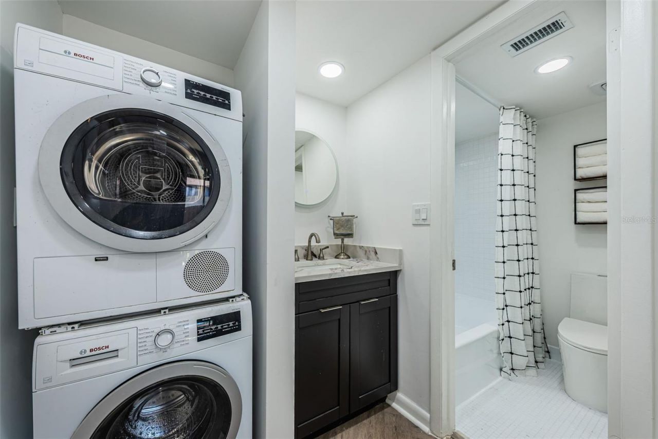 781 Village Lake Terrace N, Unit 101A, Saint Petersburg, FL 33716 Photo