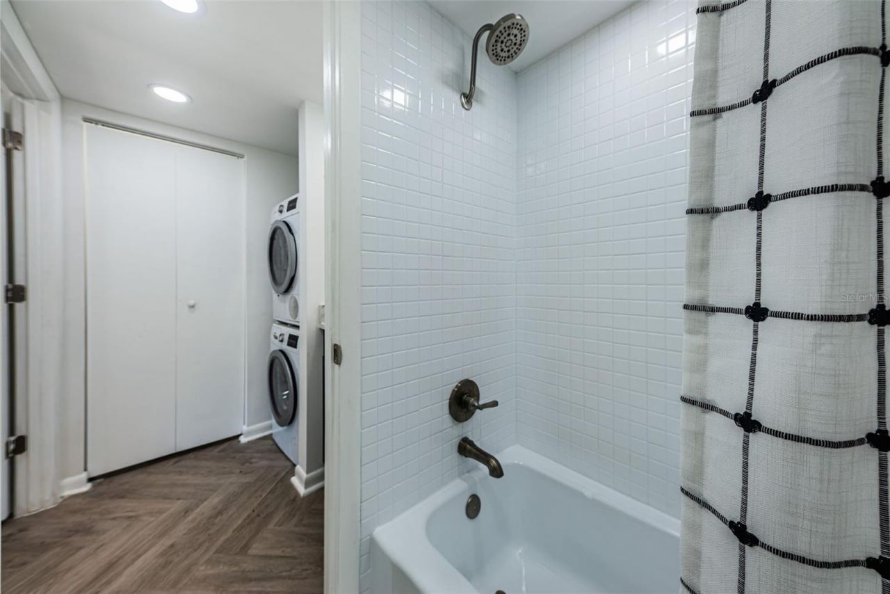 781 Village Lake Terrace N, Unit 101A, Saint Petersburg, FL 33716 Photo