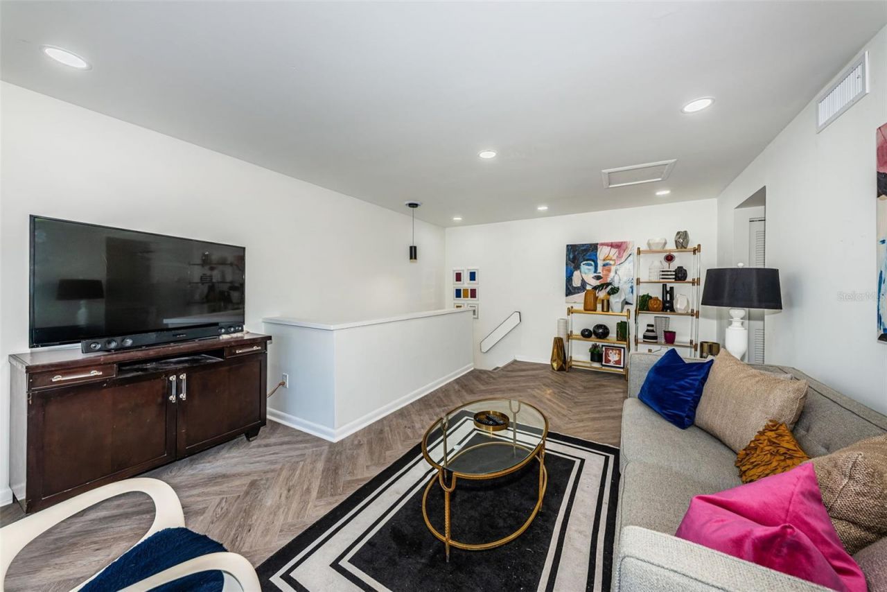 781 Village Lake Terrace N, Unit 101A, Saint Petersburg, FL 33716 Photo