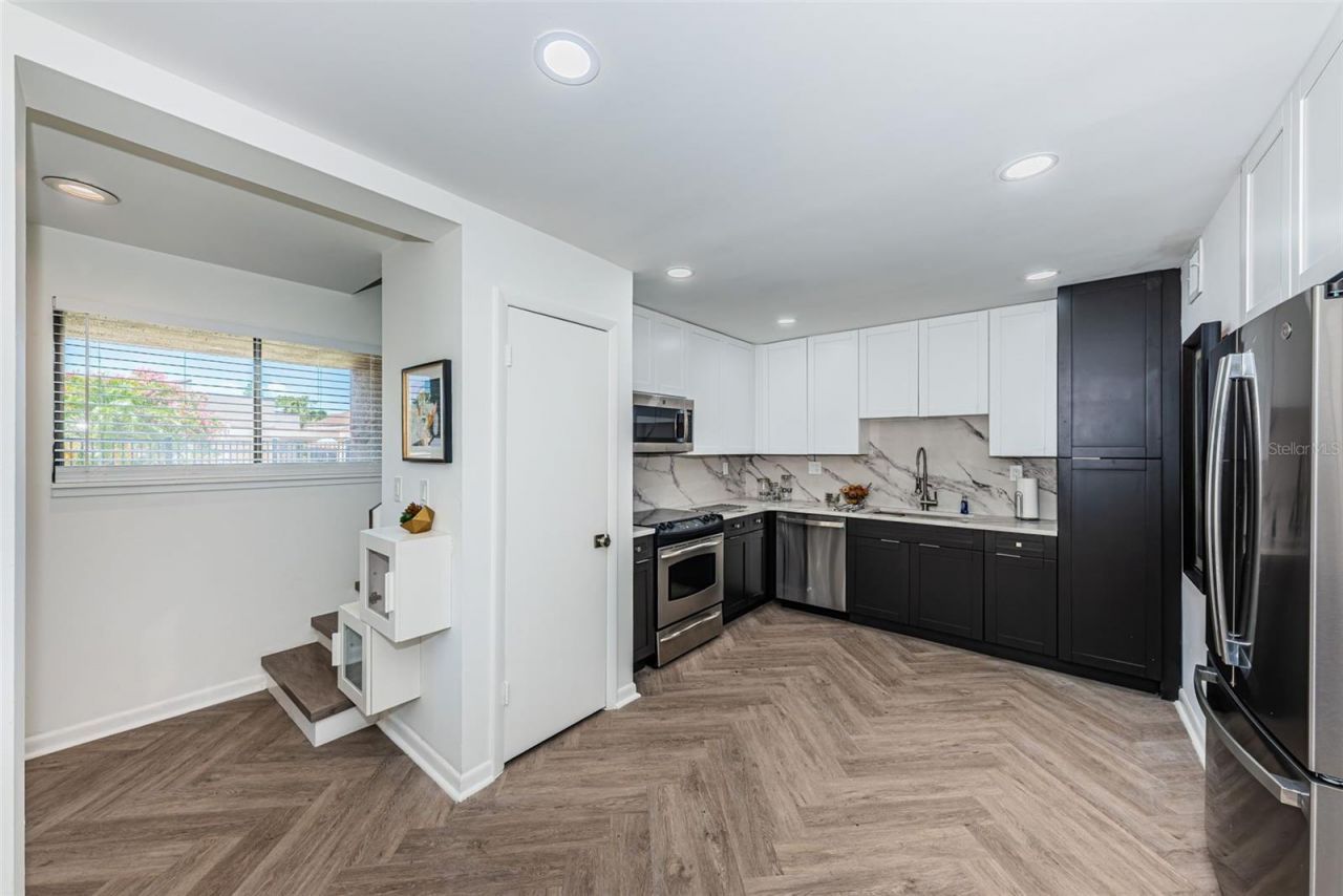 781 Village Lake Terrace N, Unit 101A, Saint Petersburg, FL 33716 Photo
