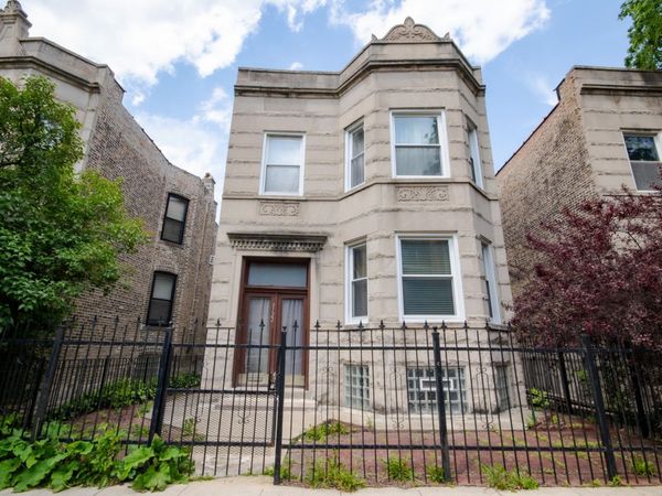 3122 W Fullerton Avenue, Chicago, IL 60647