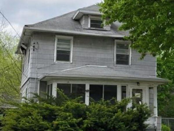 1232 Maple Avenue, Jackson, MI 49203