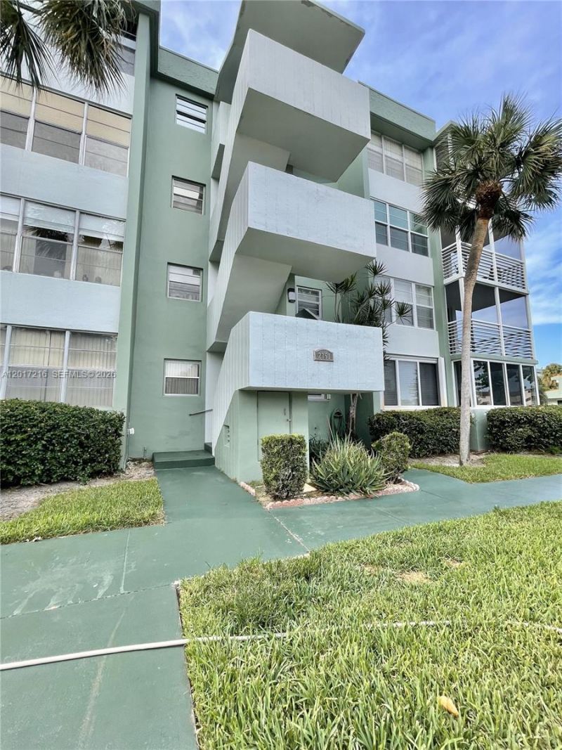 2751 Taft St , Unit 107, Hollywood, FL 33020 Photo