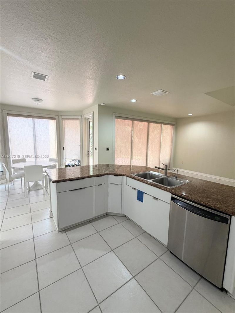 10773 NW 73rd Ter, Doral, FL 33178 Photo