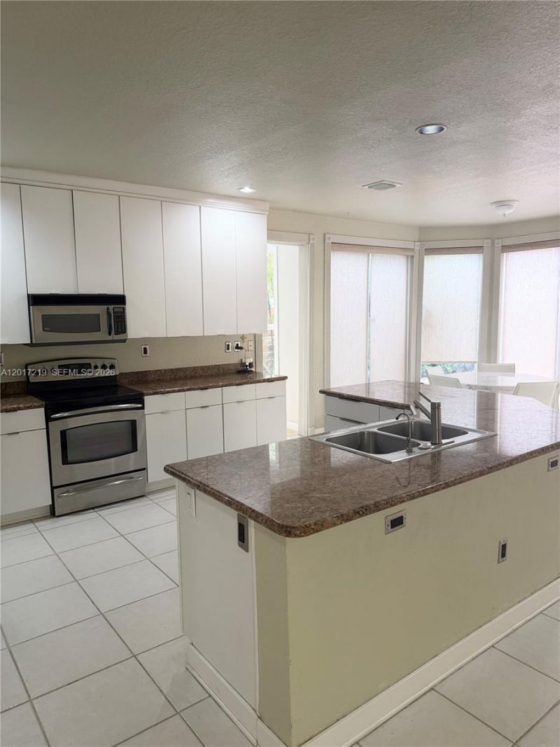 10773 NW 73rd Ter, Doral, FL 33178 Photo