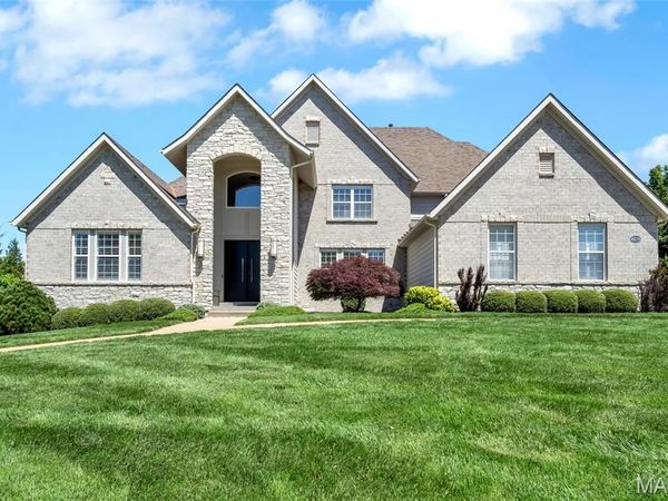 18239 Canyon Forest Court, Chesterfield, MO 63005