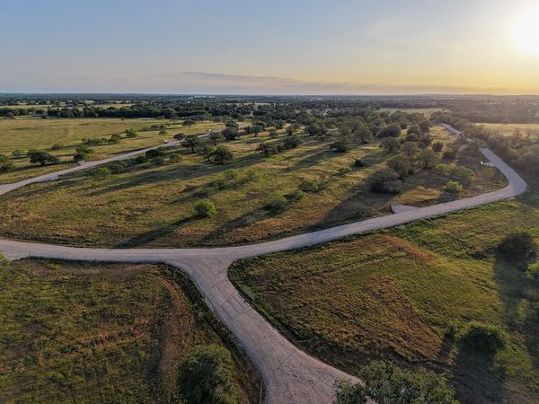 460 Main Loop Loop, Waelder, TX 78959