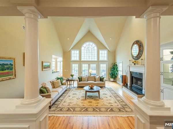 5 Julia Court, Boonton Township, NJ 07005