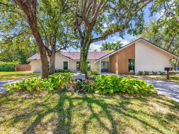 8120 SW 162nd St , Palmetto Bay, FL 33157