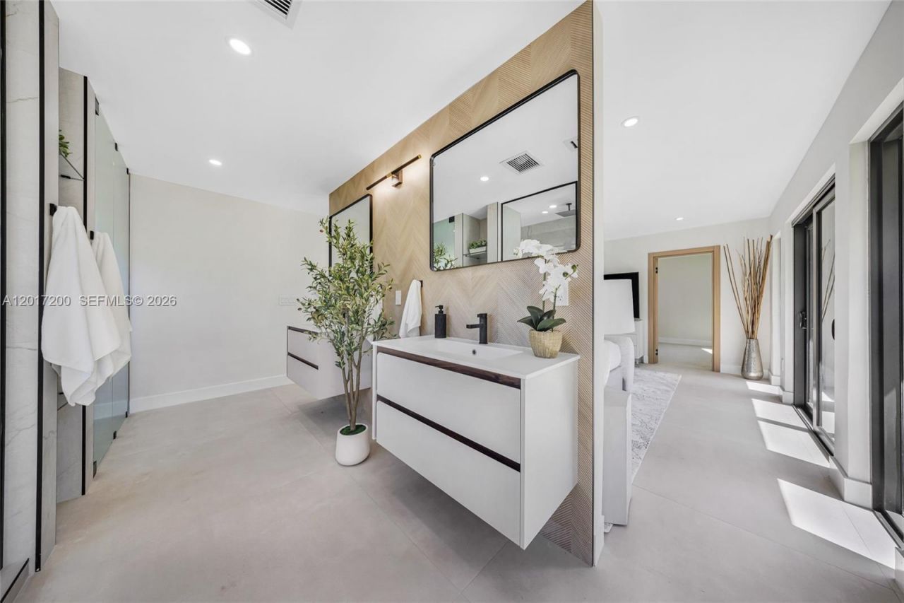 8120 SW 162nd St, Palmetto Bay, FL 33157 Photo