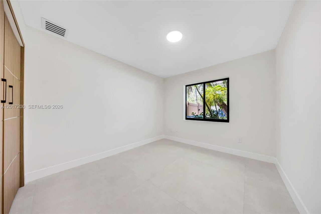 8120 SW 162nd St, Palmetto Bay, FL 33157 Photo