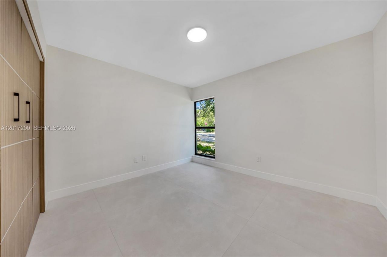 8120 SW 162nd St, Palmetto Bay, FL 33157 Photo