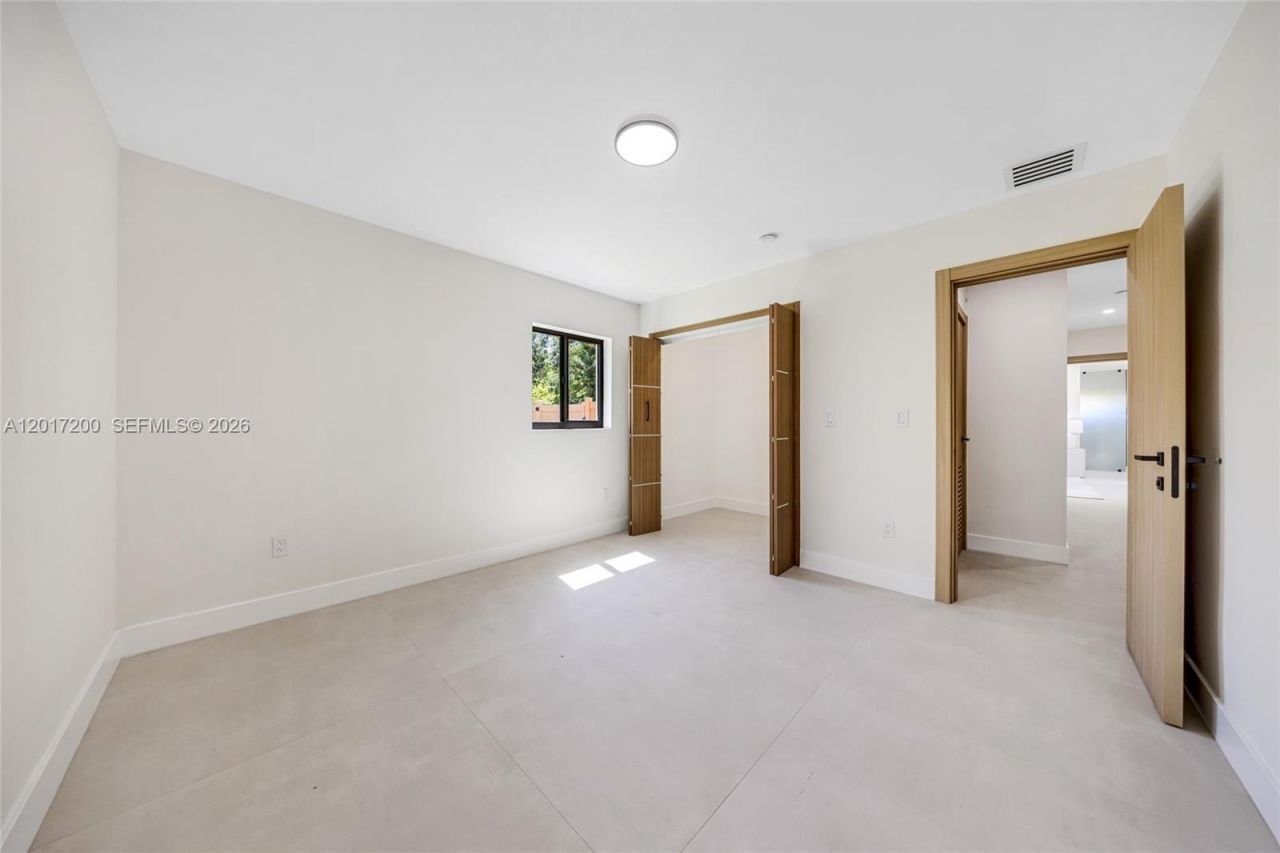 8120 SW 162nd St, Palmetto Bay, FL 33157 Photo