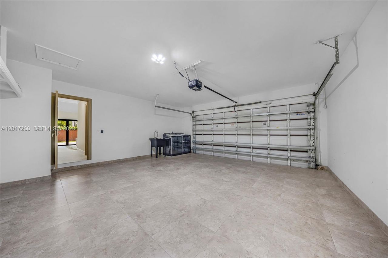 8120 SW 162nd St, Palmetto Bay, FL 33157 Photo