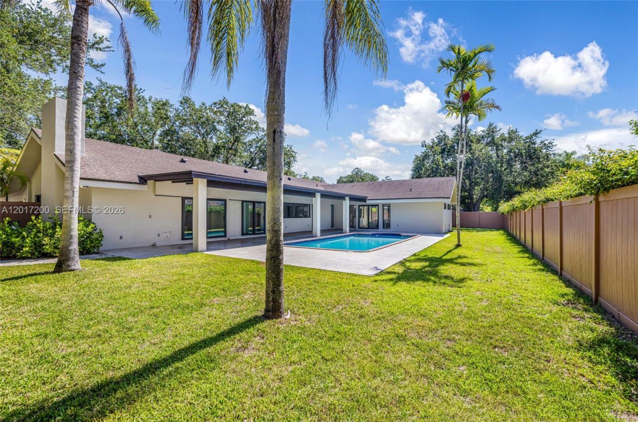 8120 SW 162nd St, Palmetto Bay, FL 33157 Photo