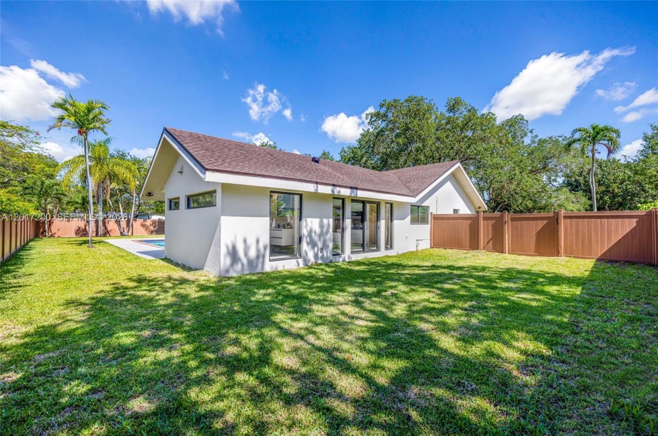 8120 SW 162nd St, Palmetto Bay, FL 33157 Photo