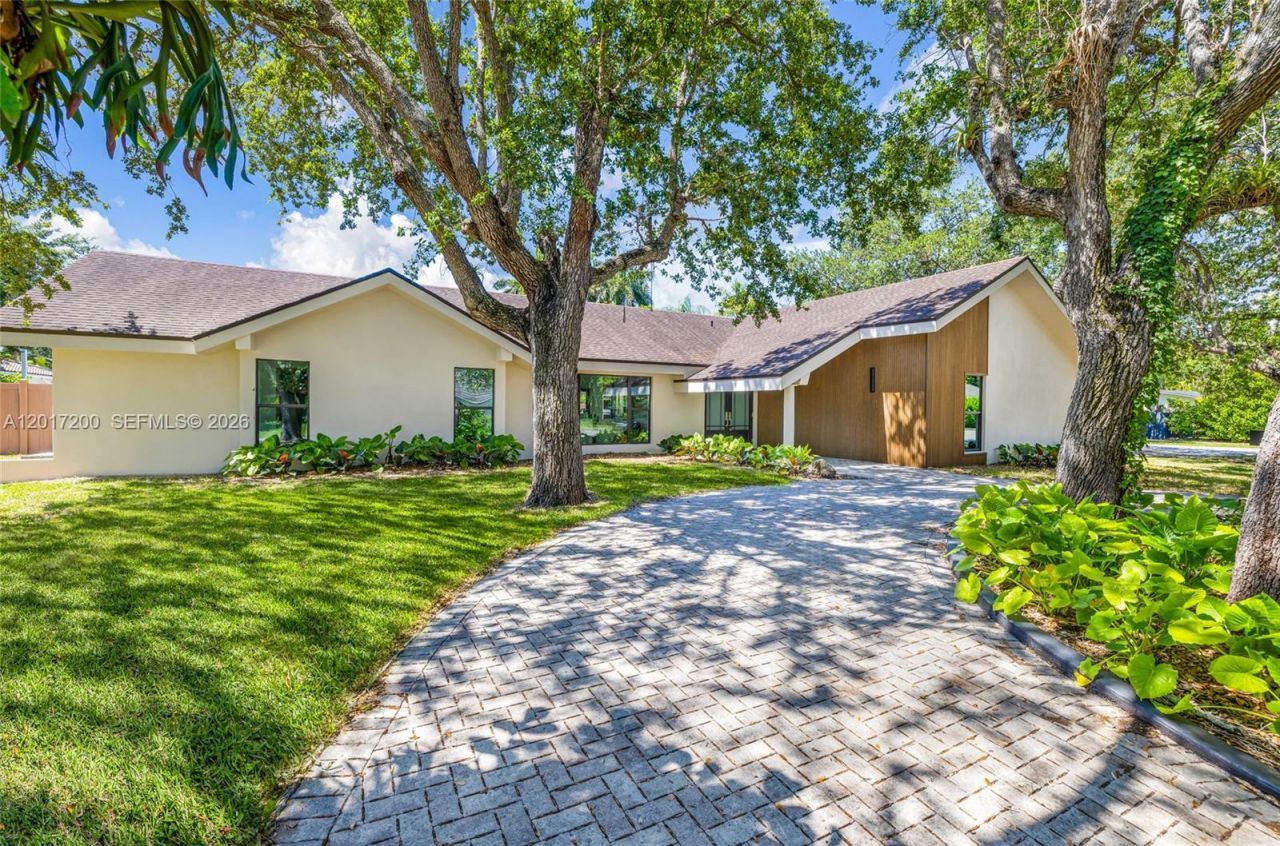 8120 SW 162nd St, Palmetto Bay, FL 33157 Photo