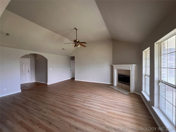 10766 E 121st Street North N, Collinsville, OK 74021