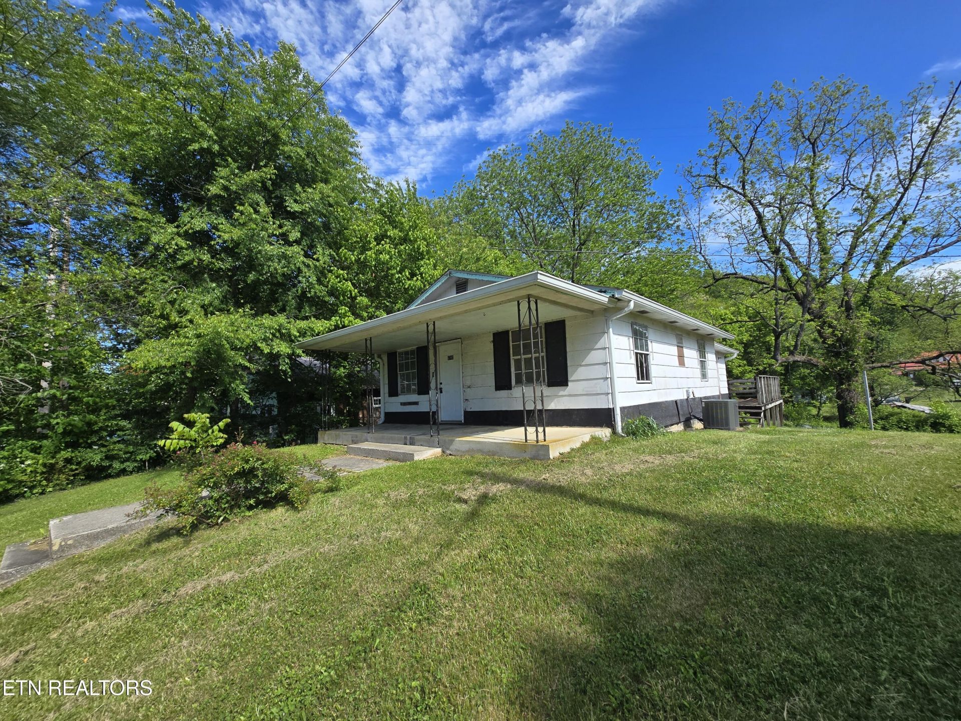 6742 Doctor Thomas Walker Rd, Rose Hill, VA 24281 Main Photo