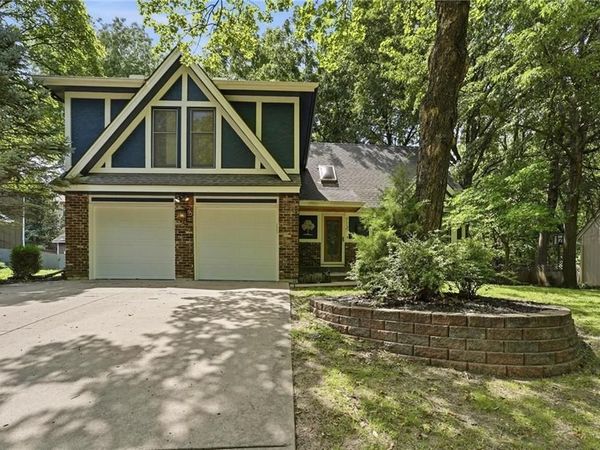 7130 N Woodland Avenue, Gladstone, MO 64118
