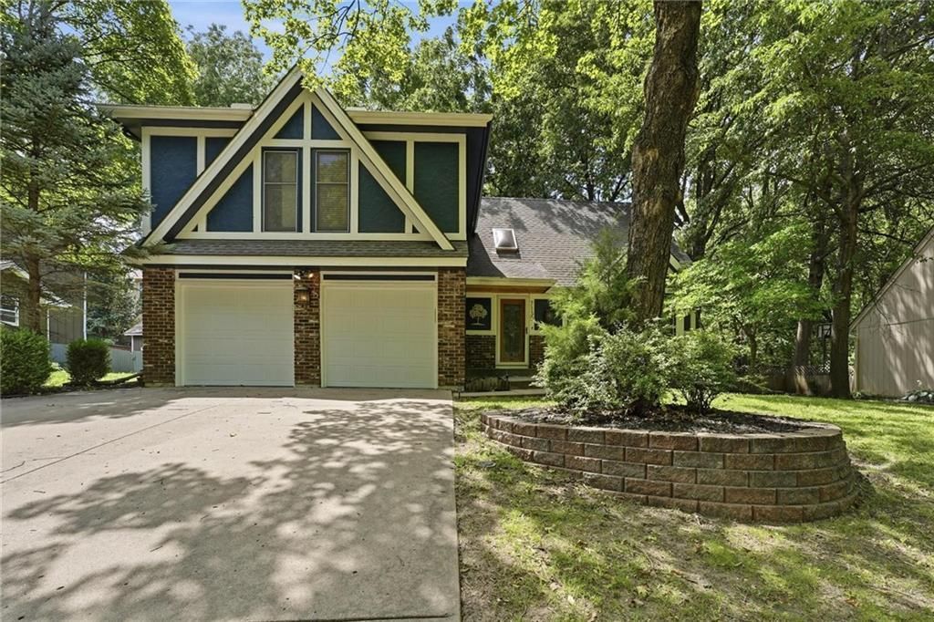 7130 N Woodland Avenue, Gladstone, MO 64118 Main Photo