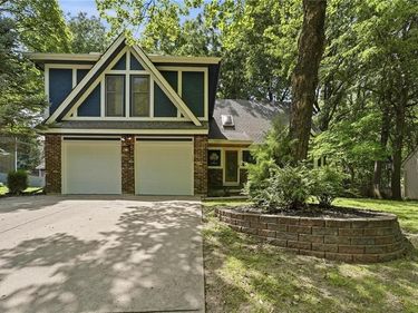 7130 N Woodland Avenue, Gladstone, MO 64118