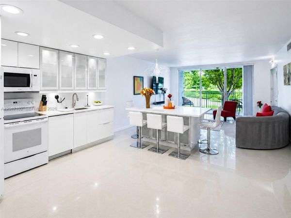 3051 S Palm Aire Dr, Unit 201, Pompano Beach, FL 33069