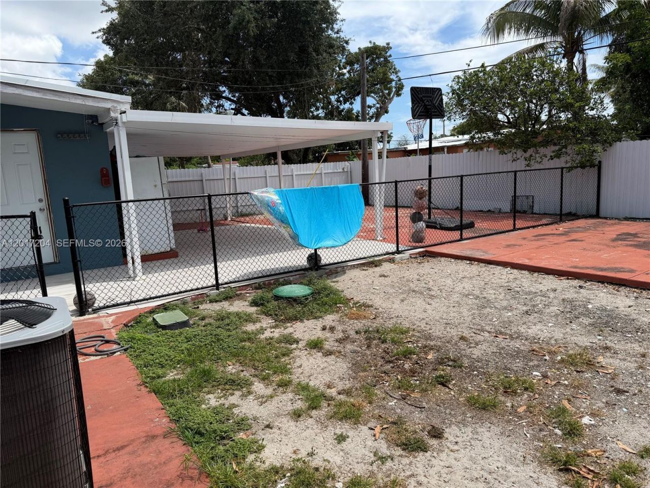 12455 W Randall Park Dr, Miami, FL 33167 Photo