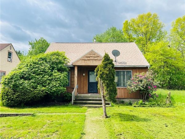 2135 Parkman Road NW, Warren, OH 44485