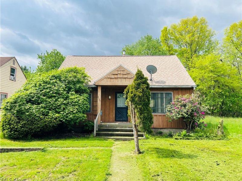 2135 Parkman Road NW, Warren, OH 44485 Photo 1