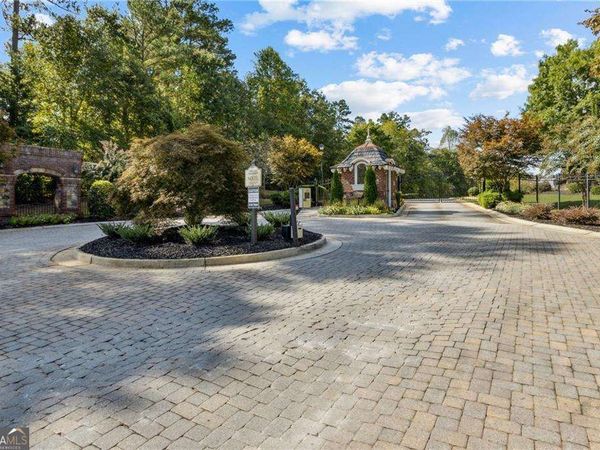 1194 Pinnacle Drive, Hoschton, GA 30548