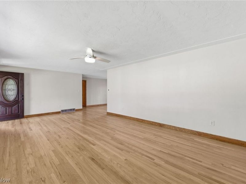 4561 Newbury Drive, Vermilion, OH 44089 Photo 4