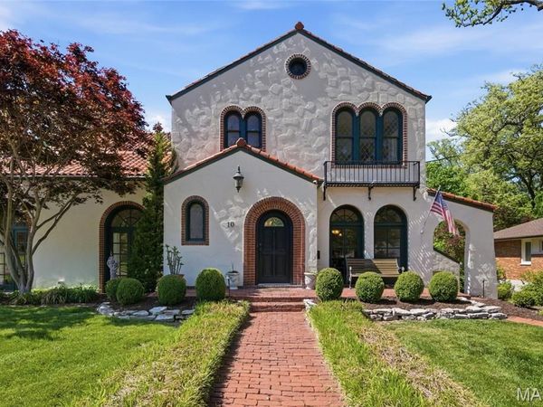 10 Oak Knoll Place , Belleville, IL 62223